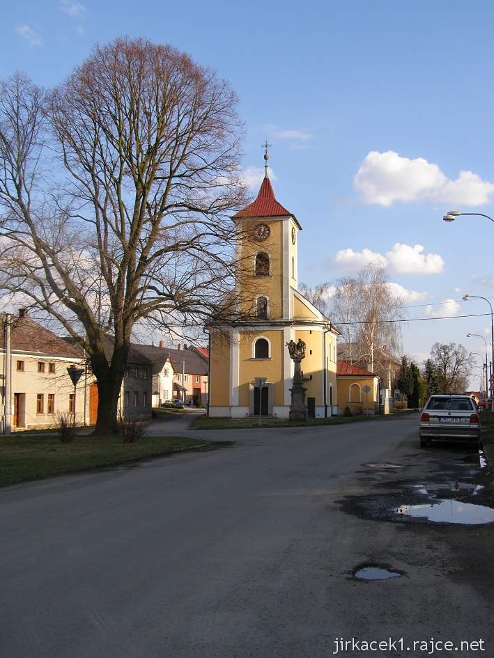 Moravská Huzová - Kostel sv. Floriána - čelní pohled