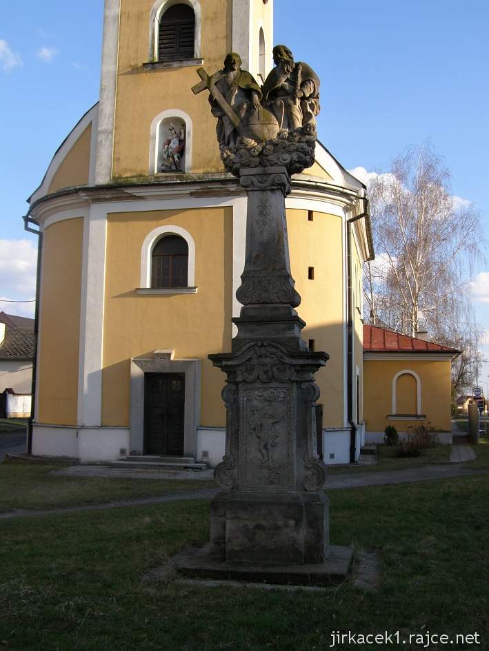 Moravská Huzová - Kostel sv. Floriána - sousoší sv. Trojice