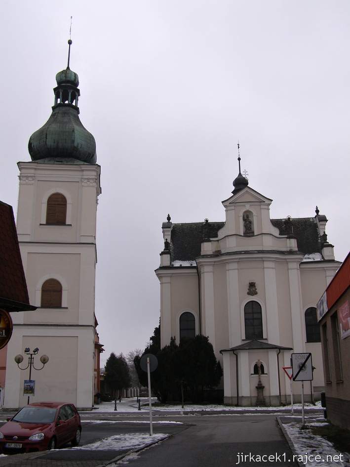Choceň - Kostel sv. Františka Serafínského - zvonice a presbytář kostela