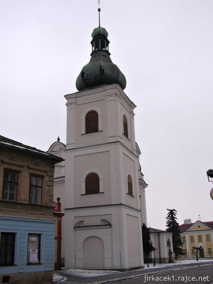 Choceň - Kostel sv. Františka Serafínského - zvonice a fara