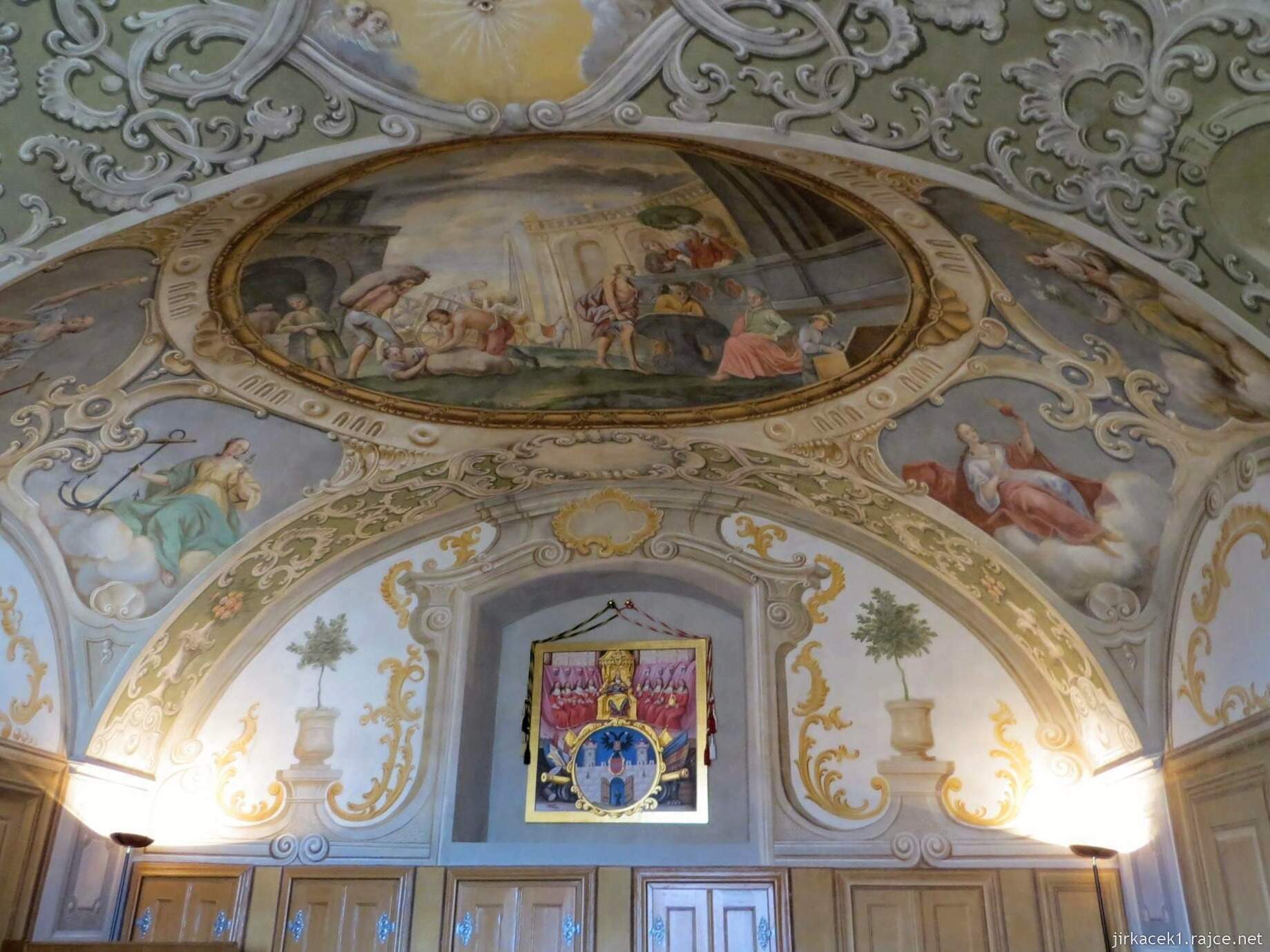 G - Pelhřimov - zámek a muzeum 23a - freskový sál