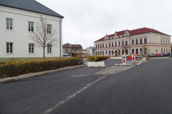 Oprava křižovatky na náměstí