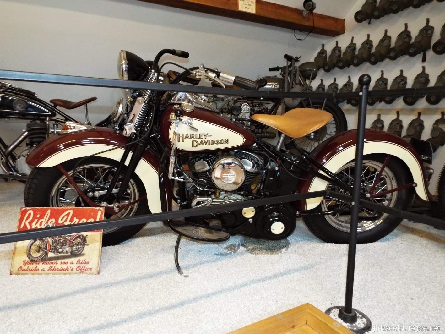 Borek pod Troskami - motomuzeum - exponáty - Harley Davidson