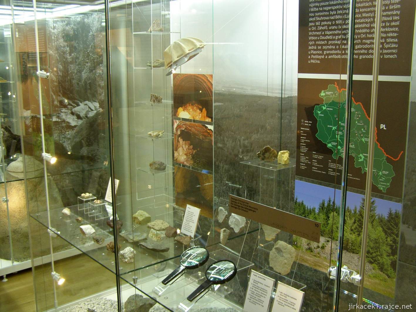 Rokytnice v Orlických horách - muzeum Orlických hor - 1.patro - expozice geologie