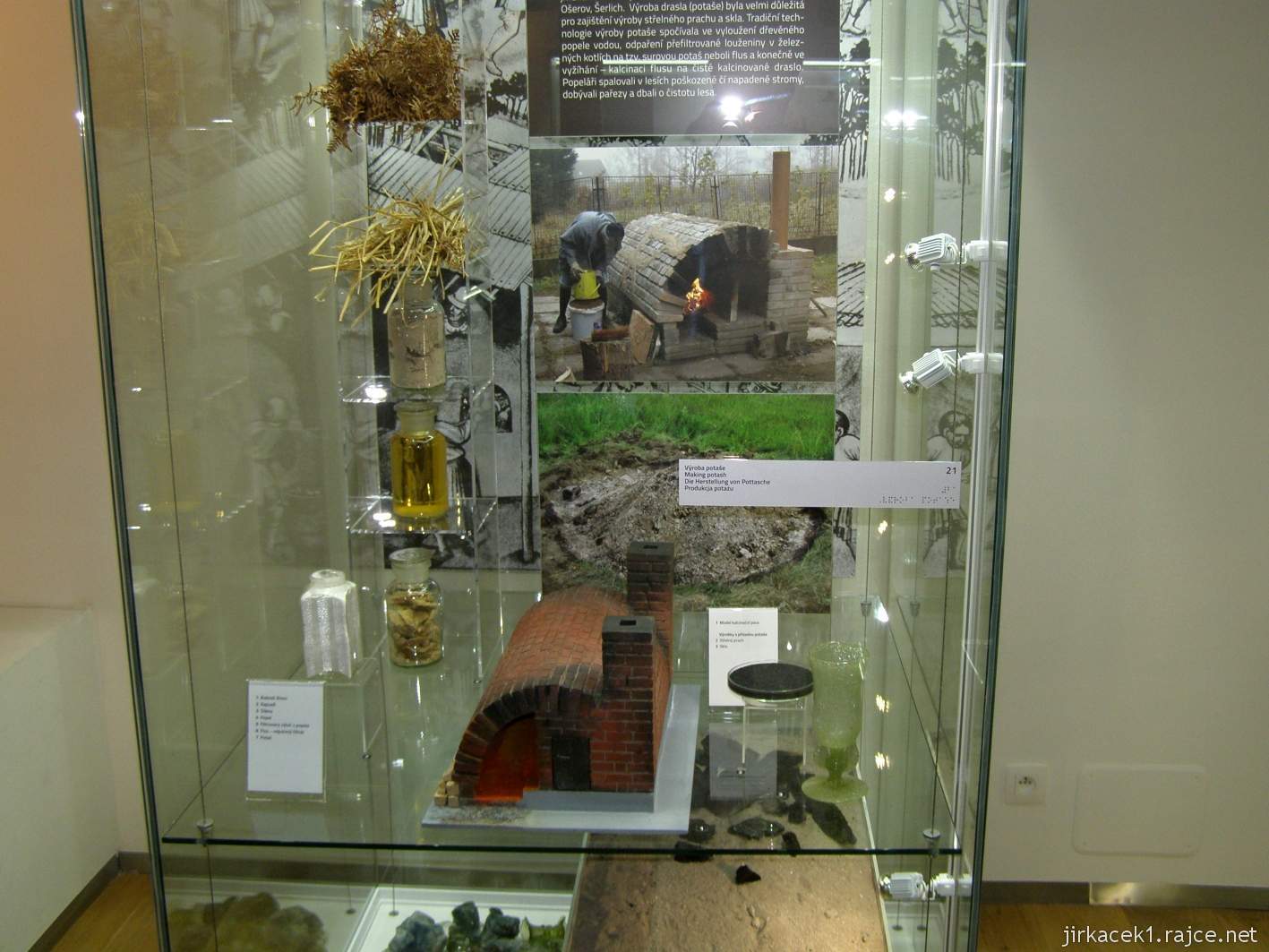 Rokytnice v Orlických horách - muzeum Orlických hor - 1.patro - expozice výroby drasla