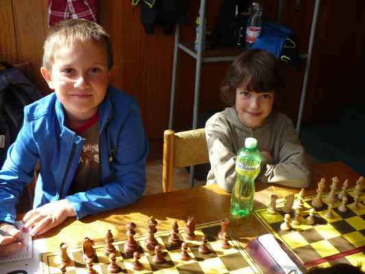 Šachové Zaječice (Seč, 31. 5. - 1. 6. 2014) - Kuba s Filipem v turnaji dvojic malých špuntů do poslední chvíle bojovali o medaile. Nakonec skončili na 9. místě.