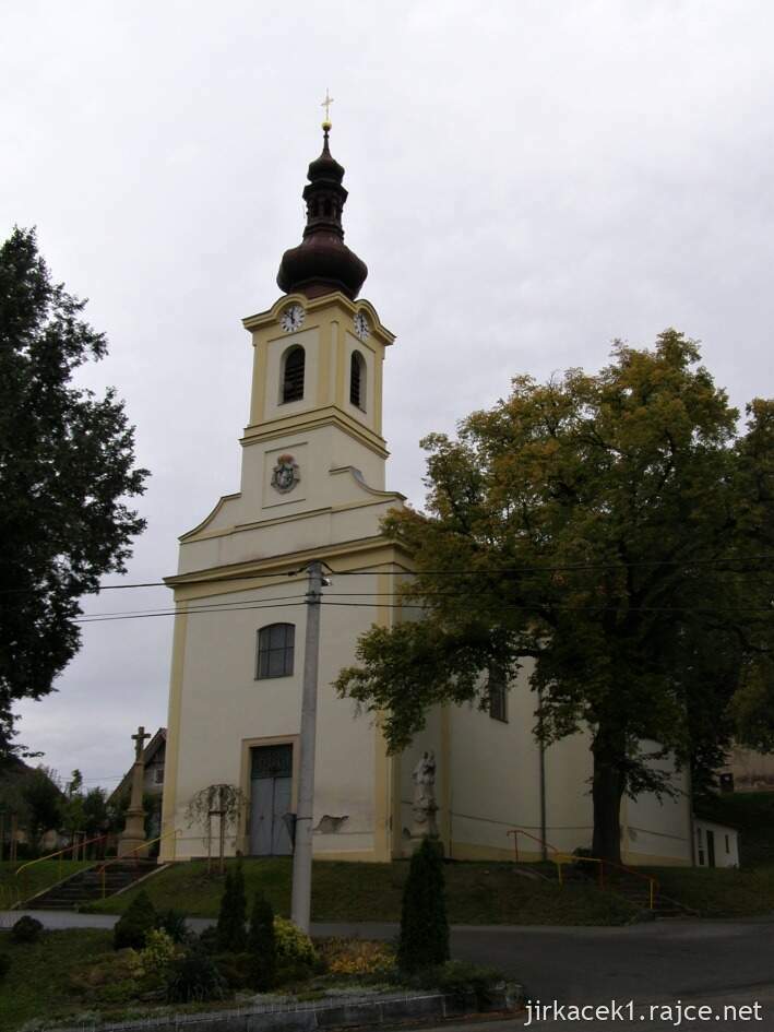Milonice - kostel sv. Petra a Pavla - přední pohled