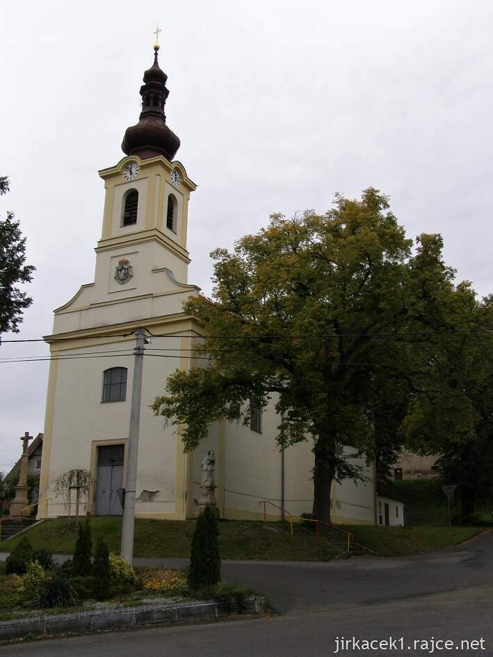 Milonice - kostel sv. Petra a Pavla - čelní pohled