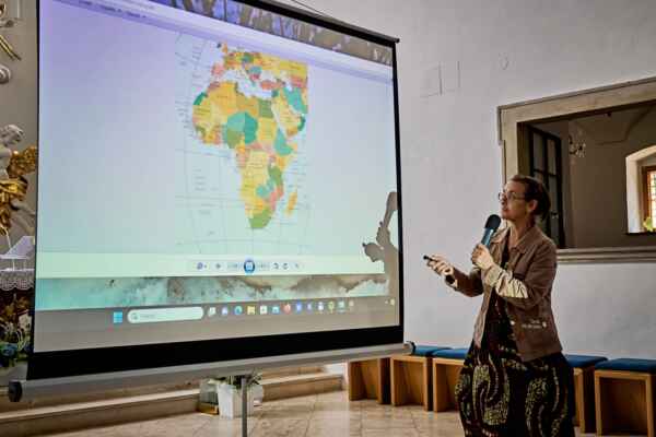 Přednáška o pomoci sirotkům v Tanzánii