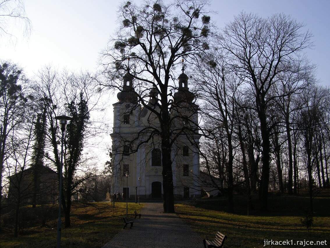 Šenov u Ostravy - kostel Prozřetelnost​i Boží - pohled z parku