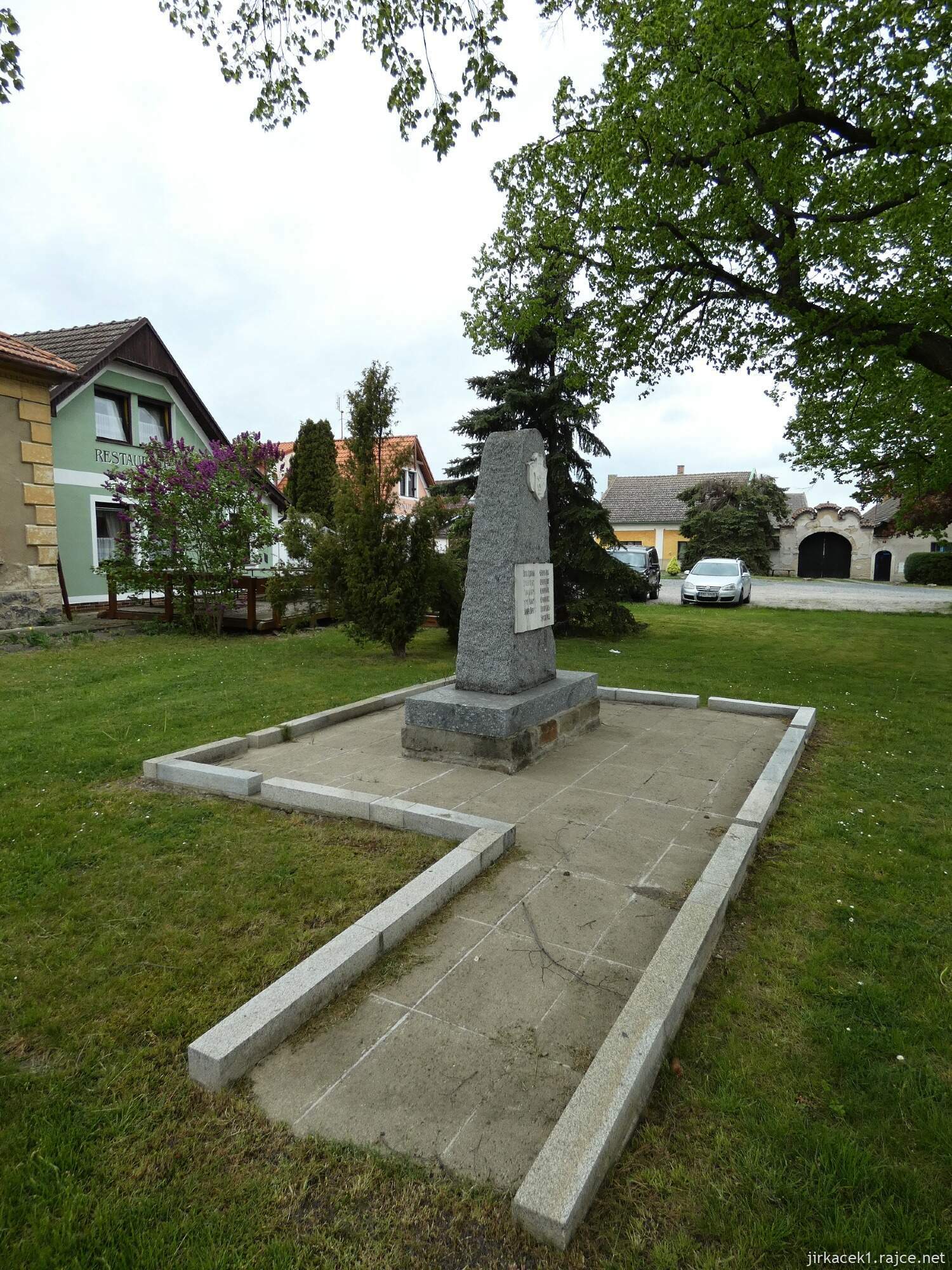 E - Starý Vestec - kaple sv. Václava 015 - Pomník obětem 1. světové války