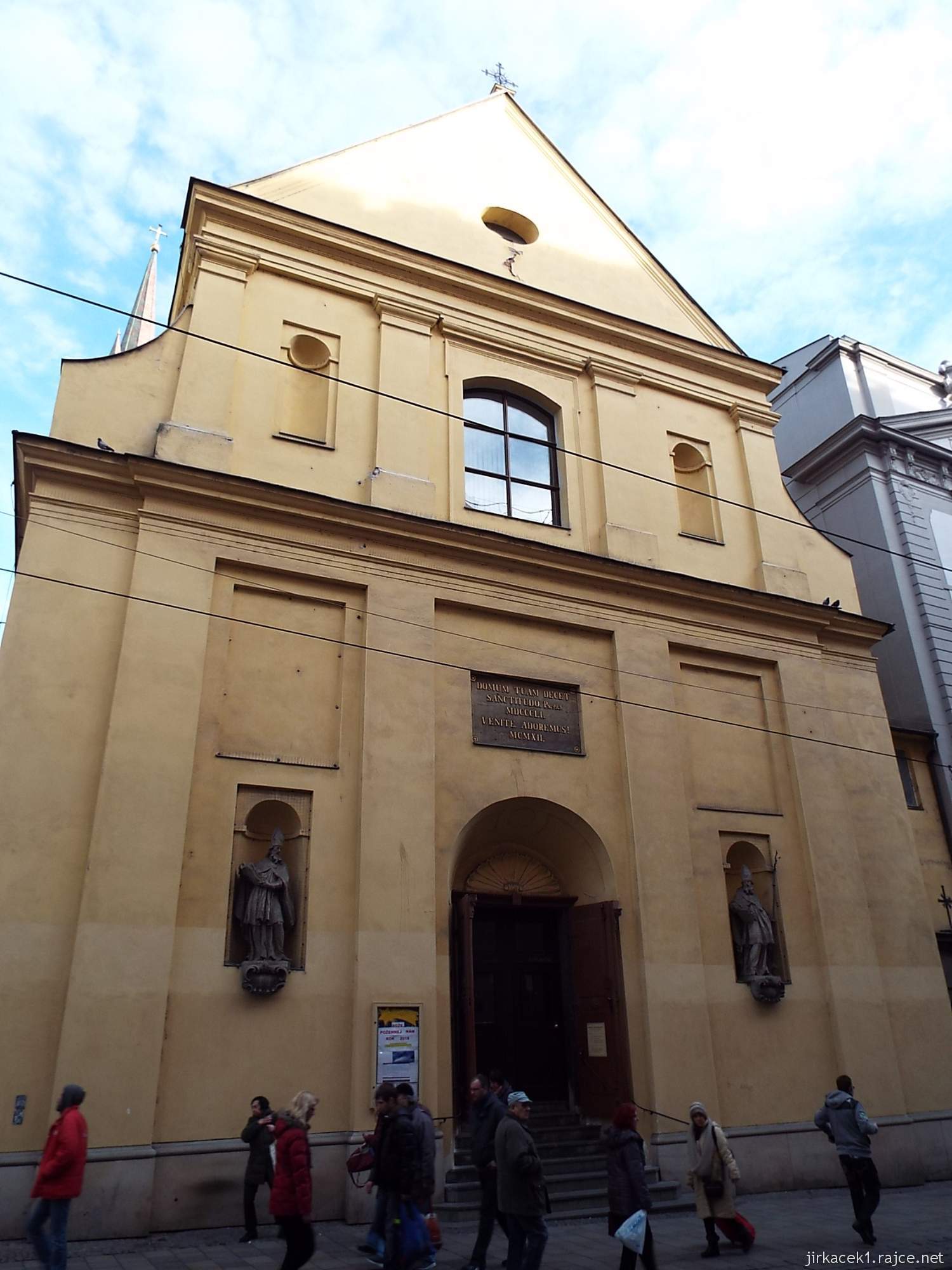 Brno - Kostel svaté Máří Magdalény - průčelí se sochami