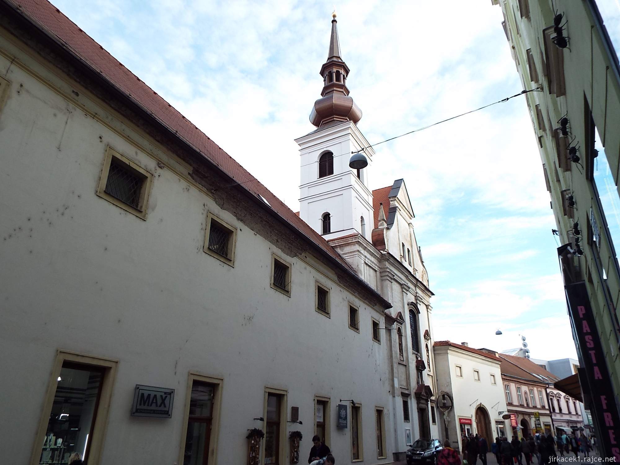 Brno - kostel sv. Josefa a klášter Voršilek - klášter s obchody