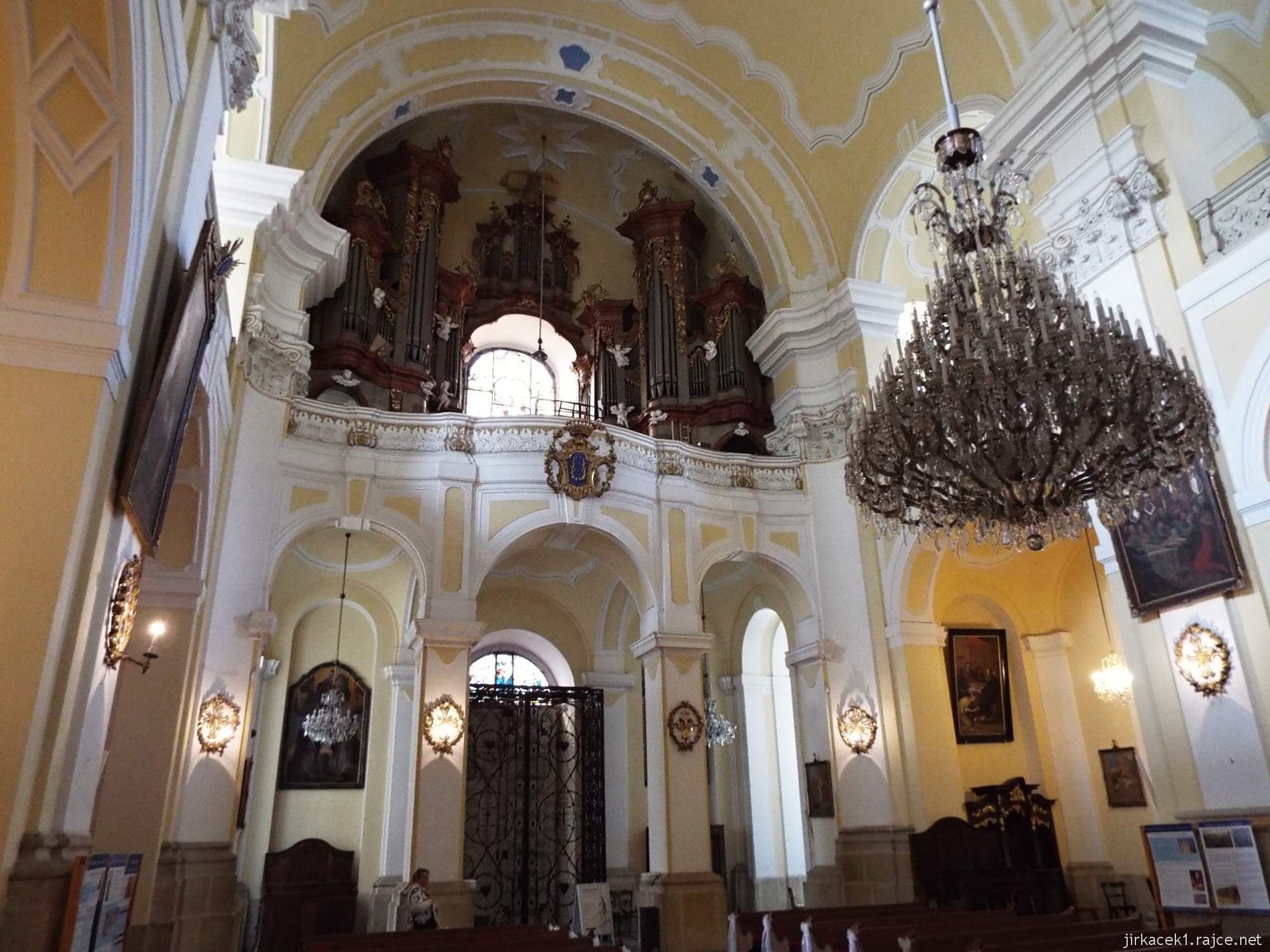 Frýdek Místek - bazilika Navštívení Panny Marie 40 - interiér - kruchta - hudební kůr - varhany