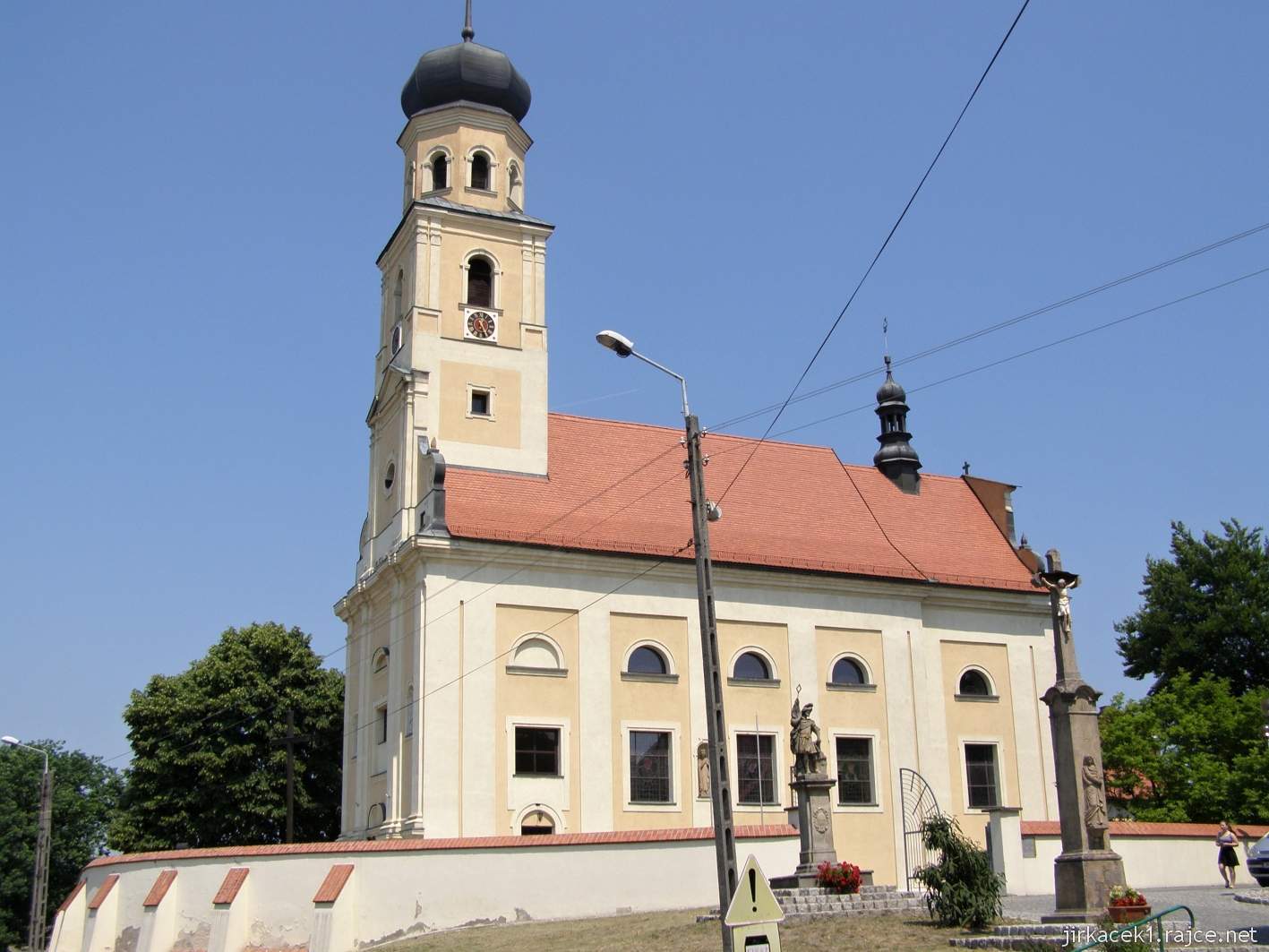 Tworków - kostel sv. Petra a Pavla (Kościół Św. Piotra i Pawła w Tworkowie) - celkový pohled