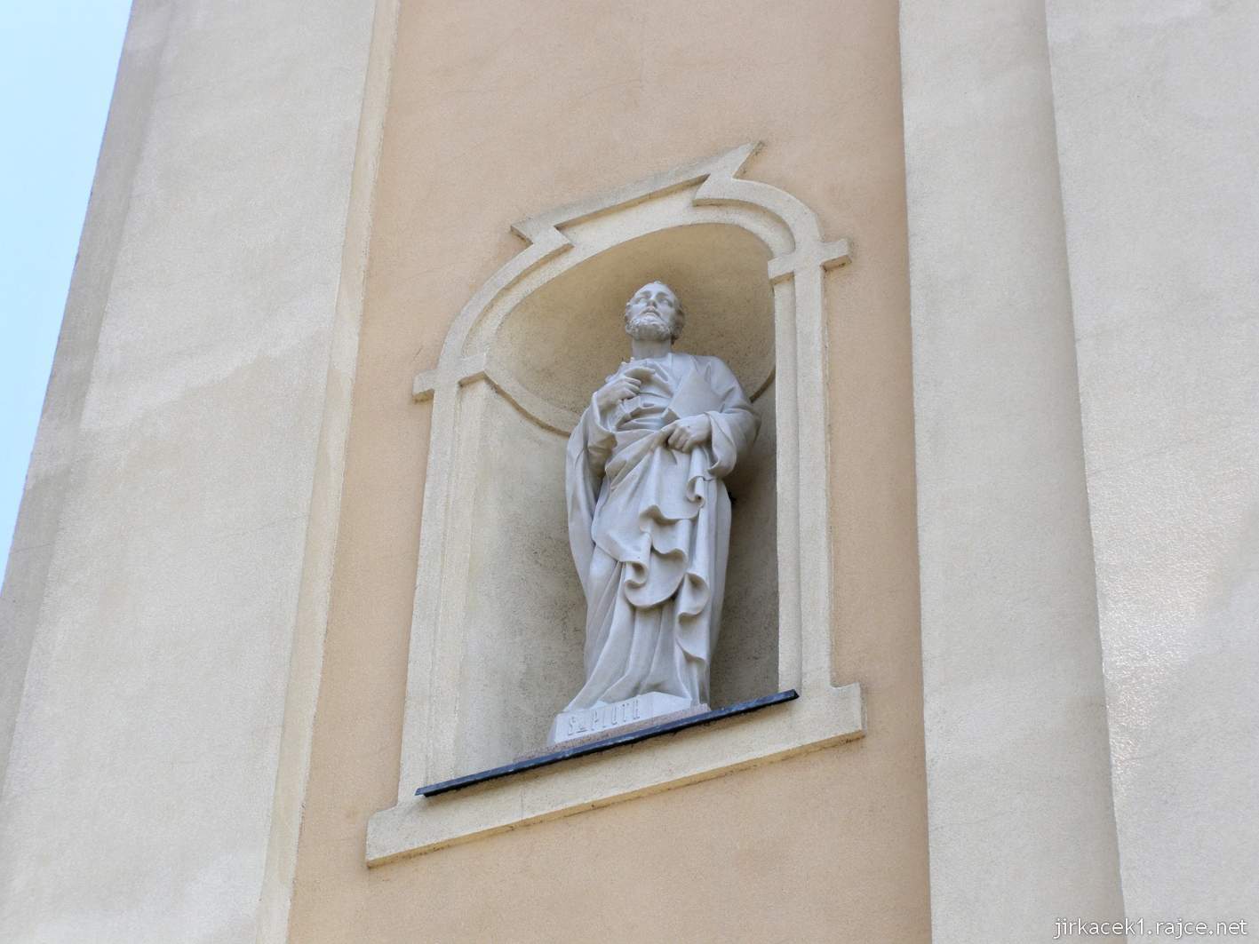 Tworków - kostel sv. Petra a Pavla (Kościół Św. Piotra i Pawła w Tworkowie) - socha sv. Petra nad vchodem do kostela