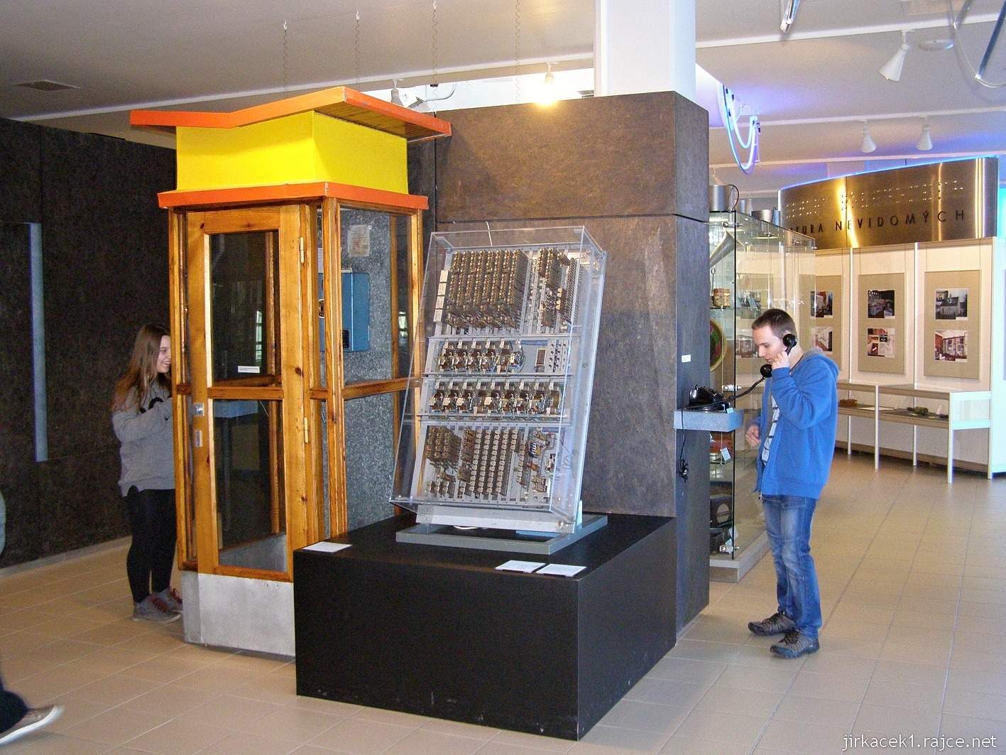 Brno - Technické muzeum 38 - expozice OD TAMTAMŮ K INTERNETU - telefony