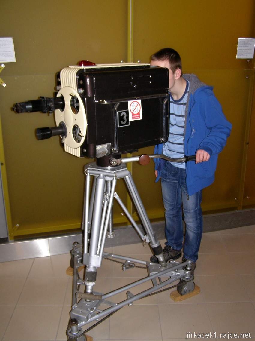 Brno - Technické muzeum 45 - expozice OD TAMTAMŮ K INTERNETU - stará TV kamera