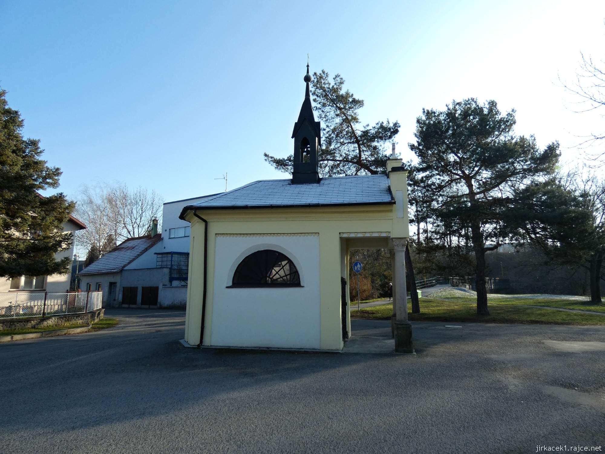 Valašské Meziříčí - kaple sv. Rocha 02 - boční pohled