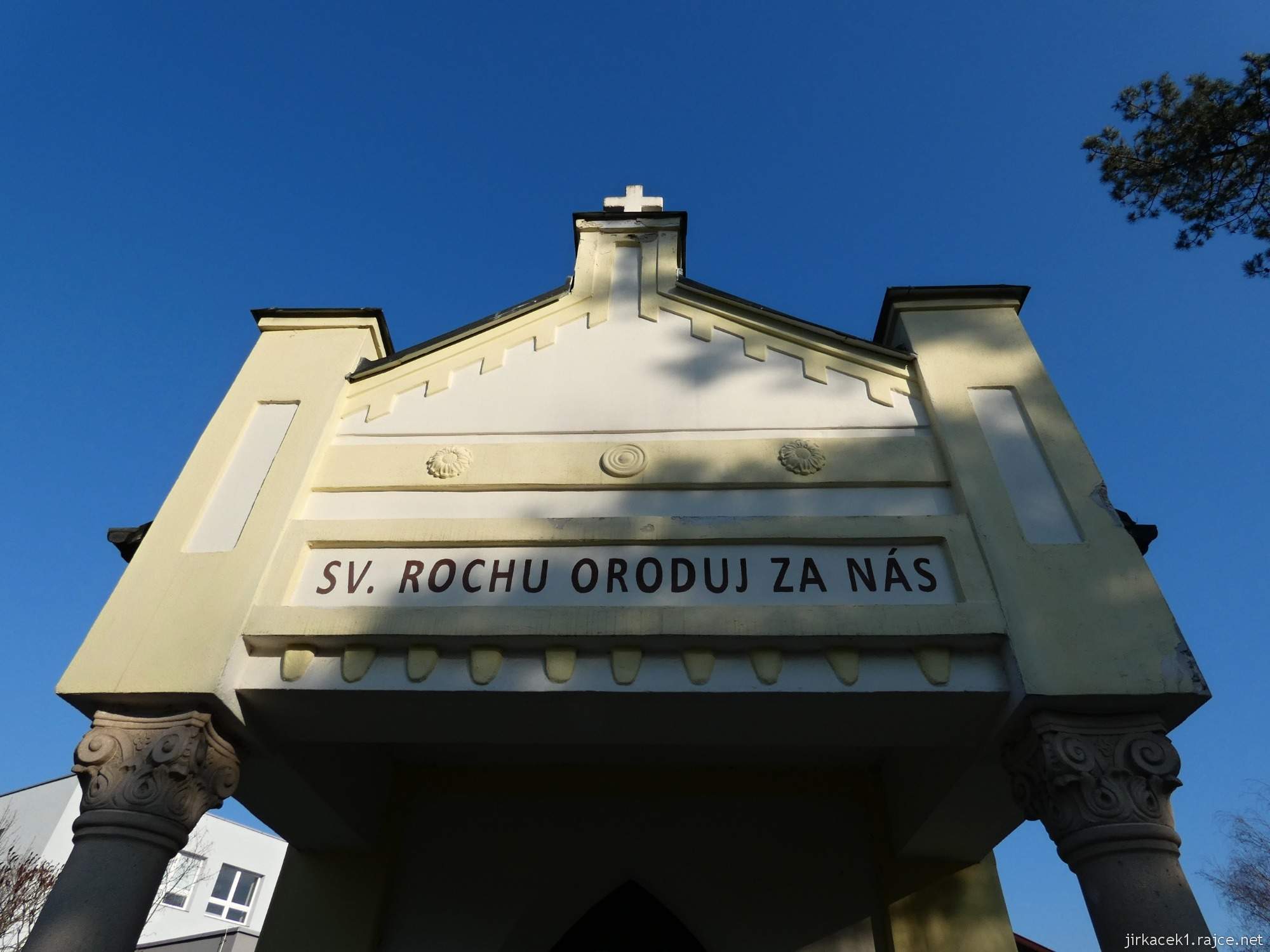 Valašské Meziříčí - kaple sv. Rocha 08 - průčelí