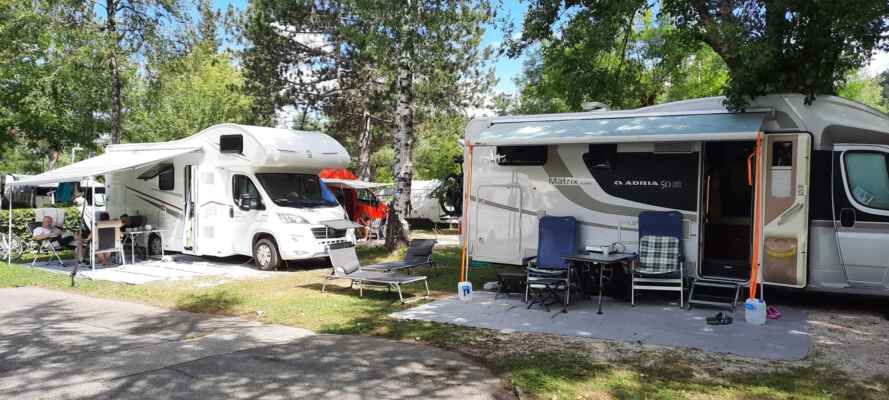 2206_Rakousko s karavanem 2022 - Faaker See - Zde sídlí část účastníků z Camping Clubu Rožnov p.R.