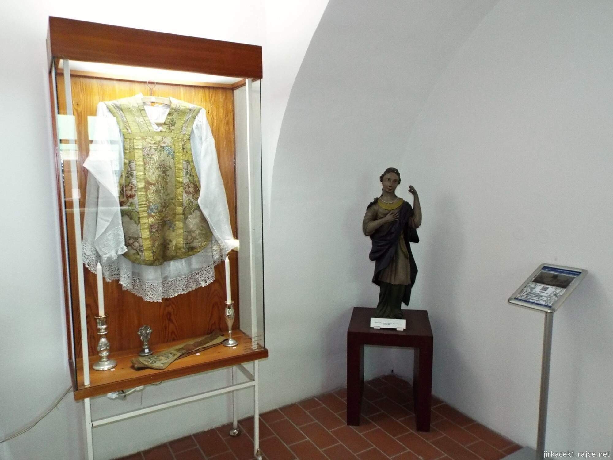 G - Pelhřimov - zámek a muzeum 36 - šatlava - kaple