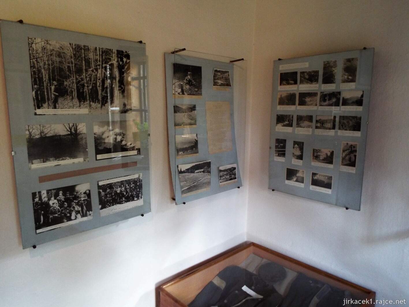 022 - Velké Karlovice - muzeum 26 - expozice o partyzánech na Valašsku